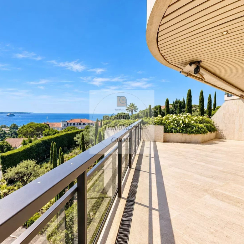 CANNES – BAS CROIX DES GARDES – 4 PIÈCES 181 M² – TERRASSE – VUE MER – PISCINE