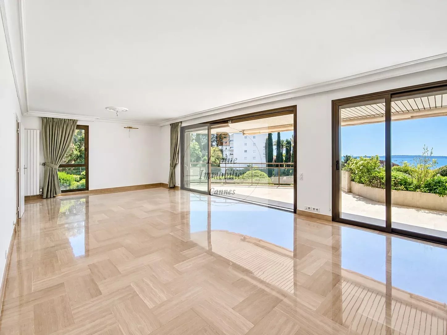CANNES – BAS CROIX DES GARDES – 4 PIÈCES 181 M² – TERRASSE – VUE MER – PISCINE