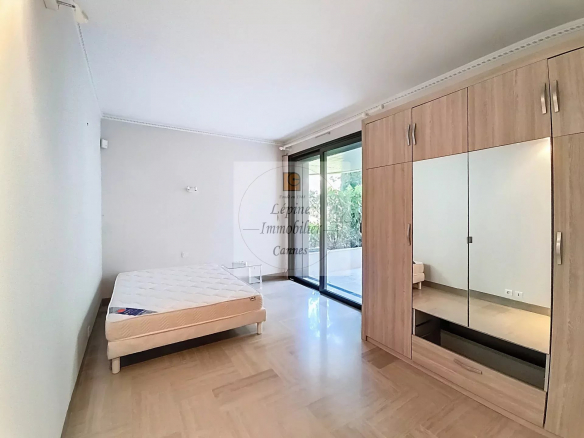 CANNES – BAS CROIX DES GARDES – 4 PIÈCES 181 M² – TERRASSE – VUE MER – PISCINE