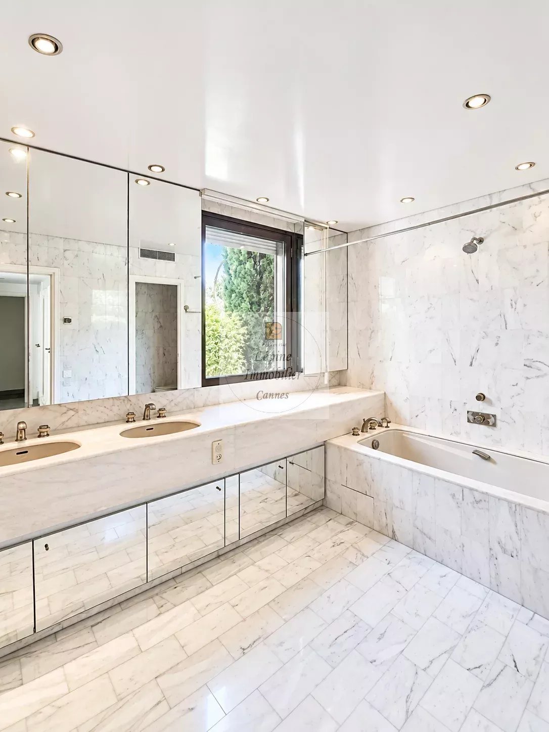 CANNES – BAS CROIX DES GARDES – 4 PIÈCES 181 M² – TERRASSE – VUE MER – PISCINE