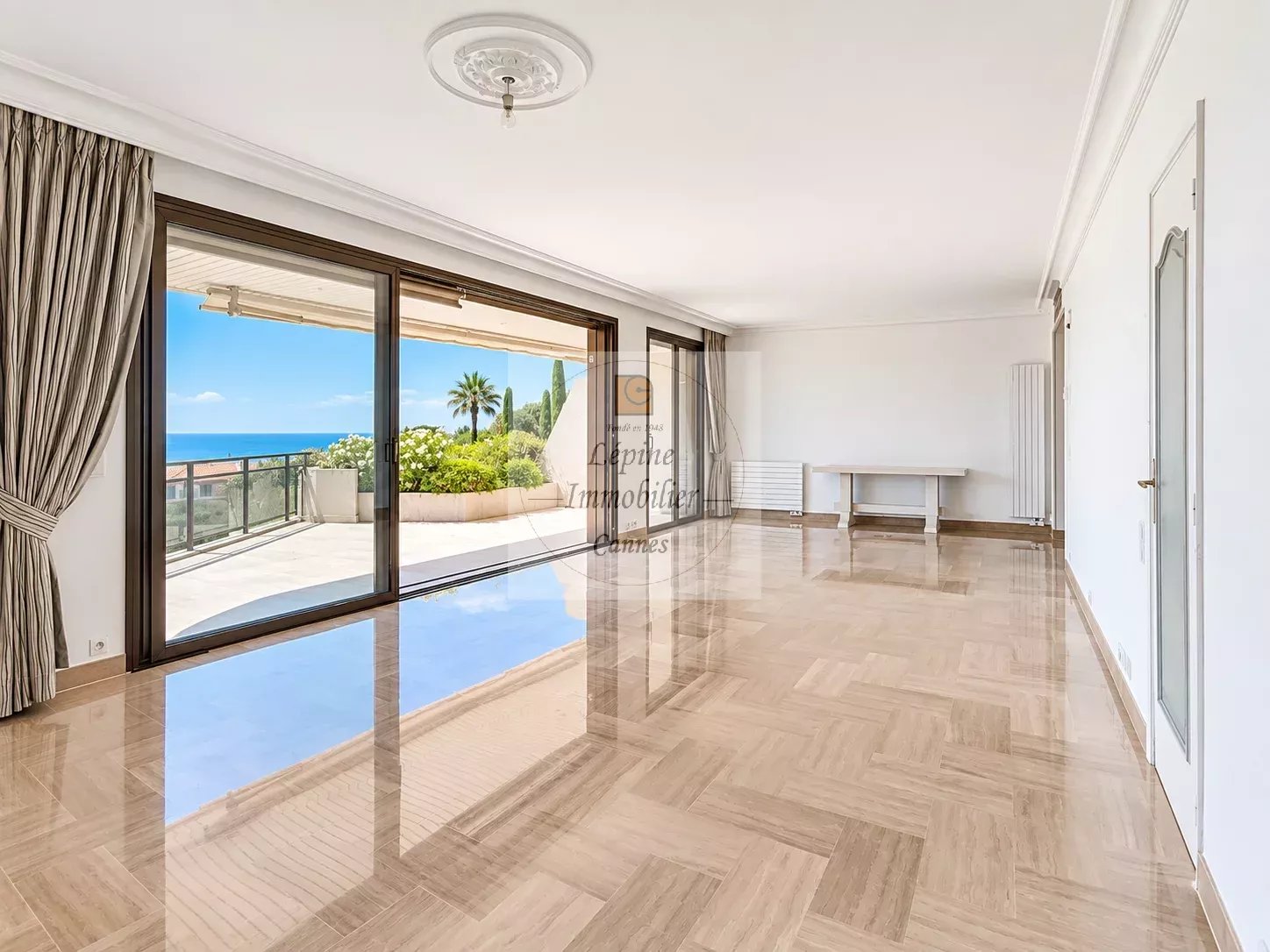 CANNES – BAS CROIX DES GARDES – 4 PIÈCES 181 M² – TERRASSE – VUE MER – PISCINE