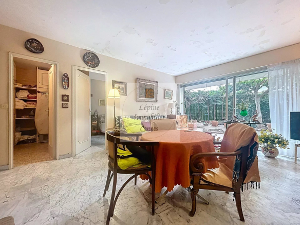 CANNES PALM BEACH -2P – REZ-DE-JARDIN –  A RENOVER