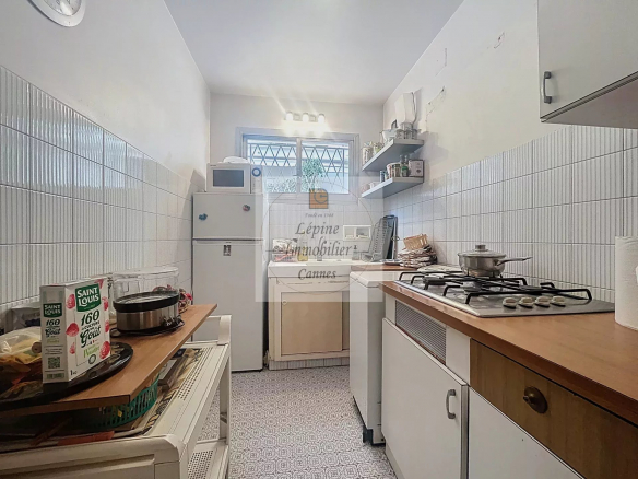 CANNES PALM BEACH -2P – REZ-DE-JARDIN –  A RENOVER