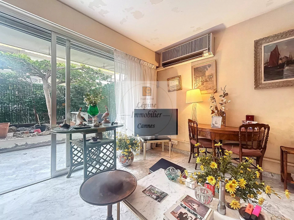 CANNES PALM BEACH -2P – REZ-DE-JARDIN –  A RENOVER