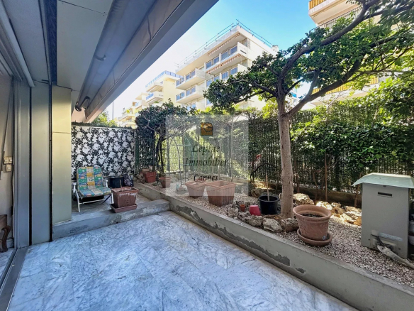 CANNES PALM BEACH -2P – REZ-DE-JARDIN –  A RENOVER