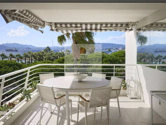 CANNES CROISETTE – APPARTEMENT D’EXCEPTION AVEC VUE MER
