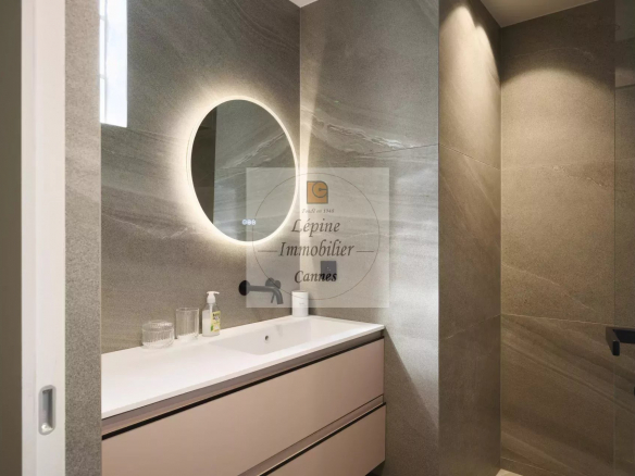 CANNES CROISETTE – APPARTEMENT D’EXCEPTION AVEC VUE MER