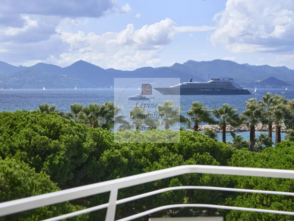 CANNES CROISETTE – APPARTEMENT D’EXCEPTION AVEC VUE MER