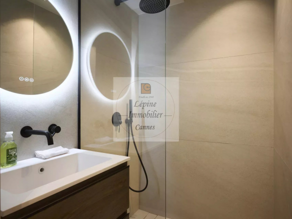CANNES CROISETTE – APPARTEMENT D’EXCEPTION AVEC VUE MER