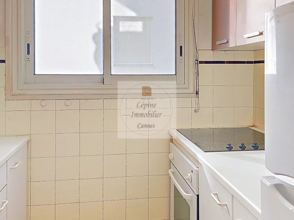 CANNES CROISETTE – 3 ROOMS – EXCEPTIONAL SEA VIEW