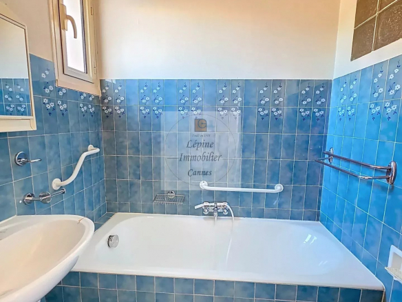 CANNES CROISETTE – 3 ROOMS – EXCEPTIONAL SEA VIEW