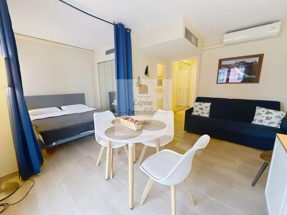 Cannes Banane – Élégant 2 pièces en étage élevé avec terrasse, cave et mobilier inclus.