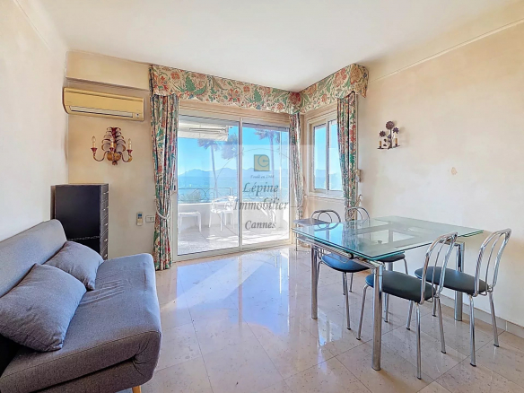 CANNES CROISETTE – 3 ROOMS – EXCEPTIONAL SEA VIEW