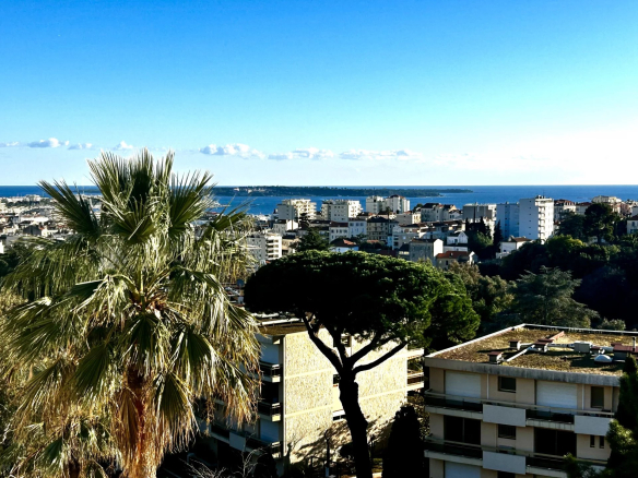 CANNES – DERNIER ETAGE  – VUE MER PANORAMIQUE