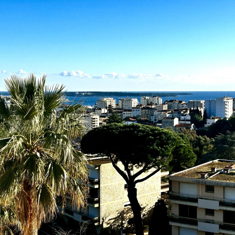 CANNES – DERNIER ETAGE  – VUE MER PANORAMIQUE