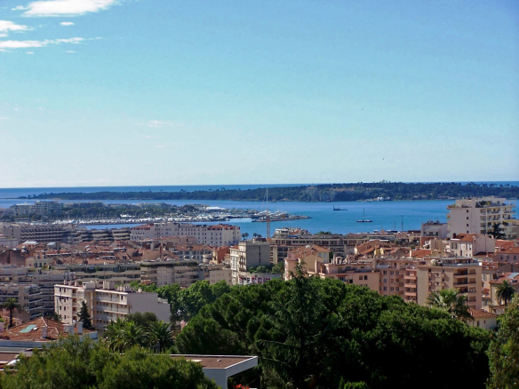CANNES – DERNIER ETAGE  – VUE MER PANORAMIQUE