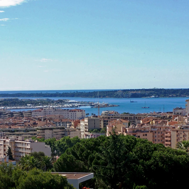 CANNES – DERNIER ETAGE  – VUE MER PANORAMIQUE