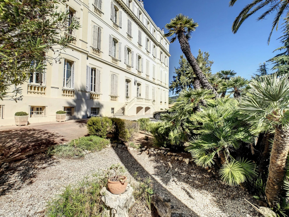 CANNES – DERNIER ETAGE  – VUE MER PANORAMIQUE