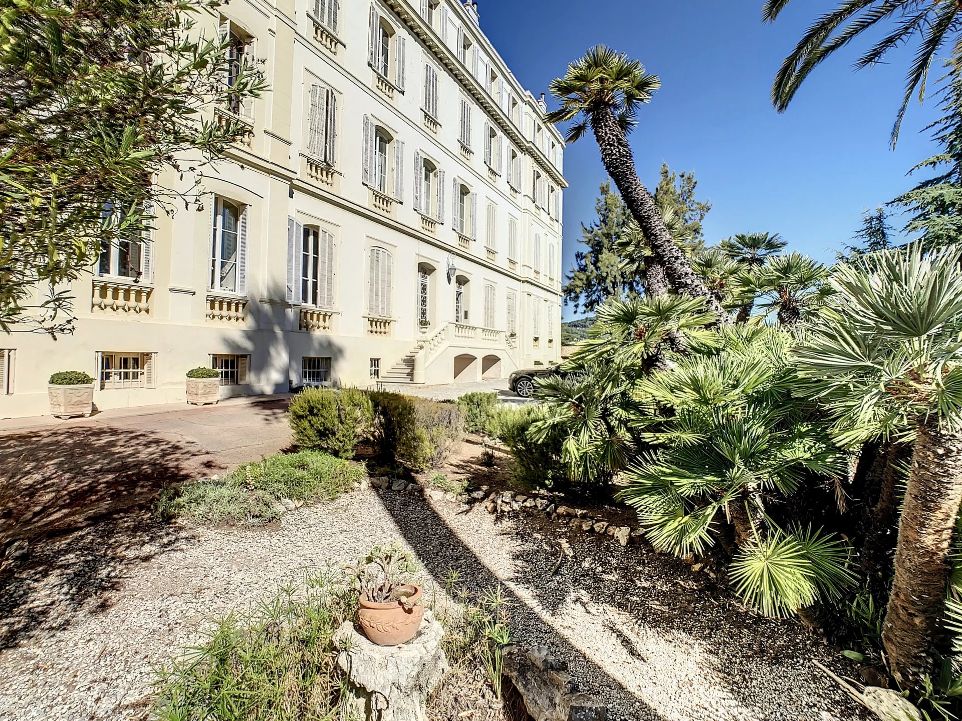 CANNES – DERNIER ETAGE  – VUE MER PANORAMIQUE