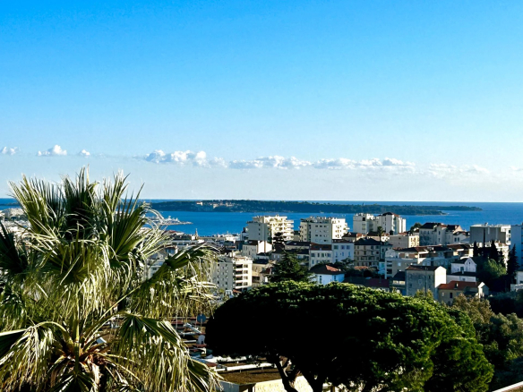 CANNES – DERNIER ETAGE  – VUE MER PANORAMIQUE