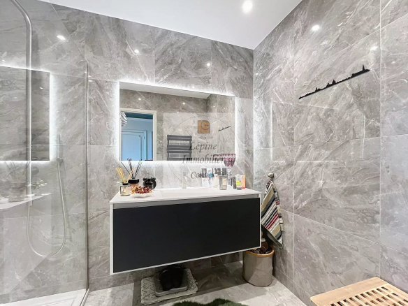 Cannes Centre, Spacieux 2P de 74m² , vue mer, parking, cave