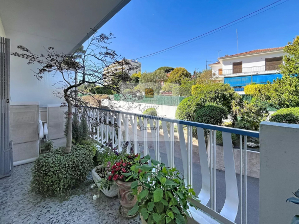 Cannes Centre, Spacieux 2P de 74m² , vue mer, parking, cave