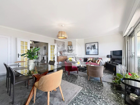 Cannes Centre, Spacieux 2P de 74m² , vue mer, parking, cave