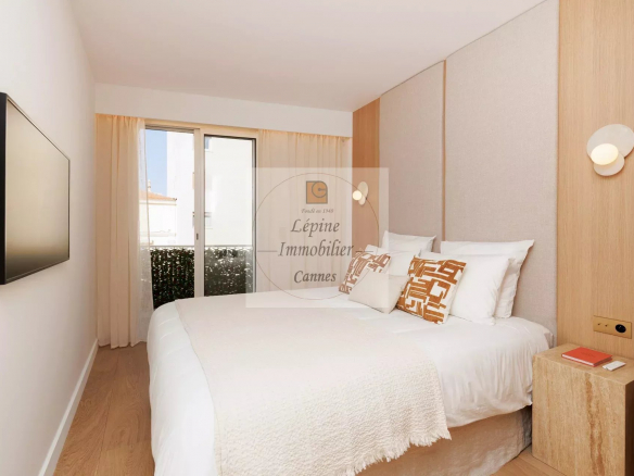 CANNES PALM BEACH – RENOVATED 2-BEDROOM APARTMENT – PANORAMIC SEA VIEW