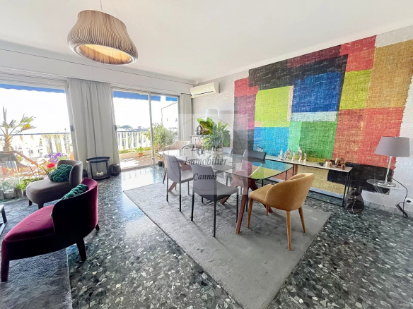 Cannes Centre, Spacieux 2P de 74m² , vue mer, parking, cave