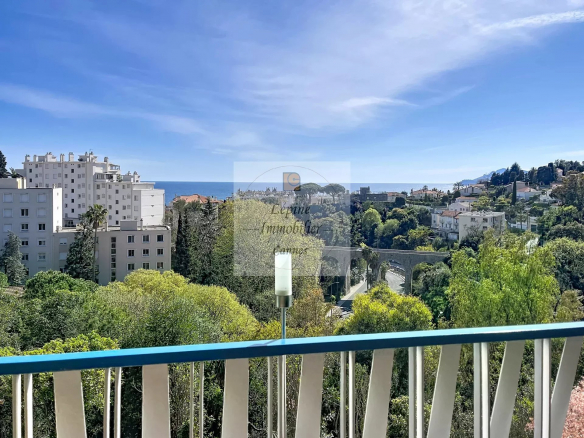 Cannes Centre, Spacieux 2P de 74m² , vue mer, parking, cave