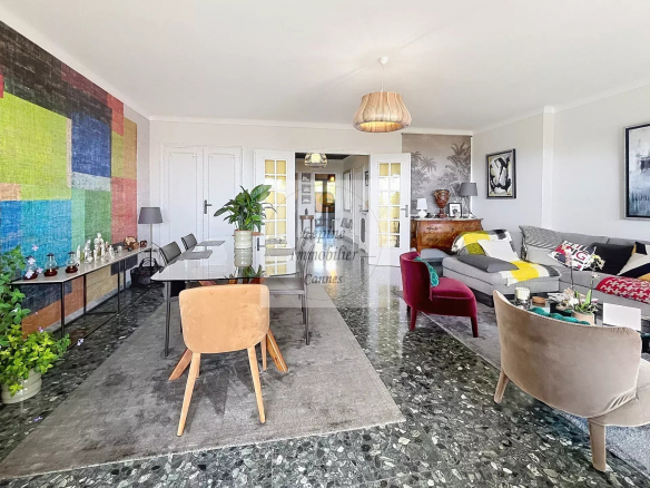 Cannes Centre, Spacieux 2P de 74m² , vue mer, parking, cave