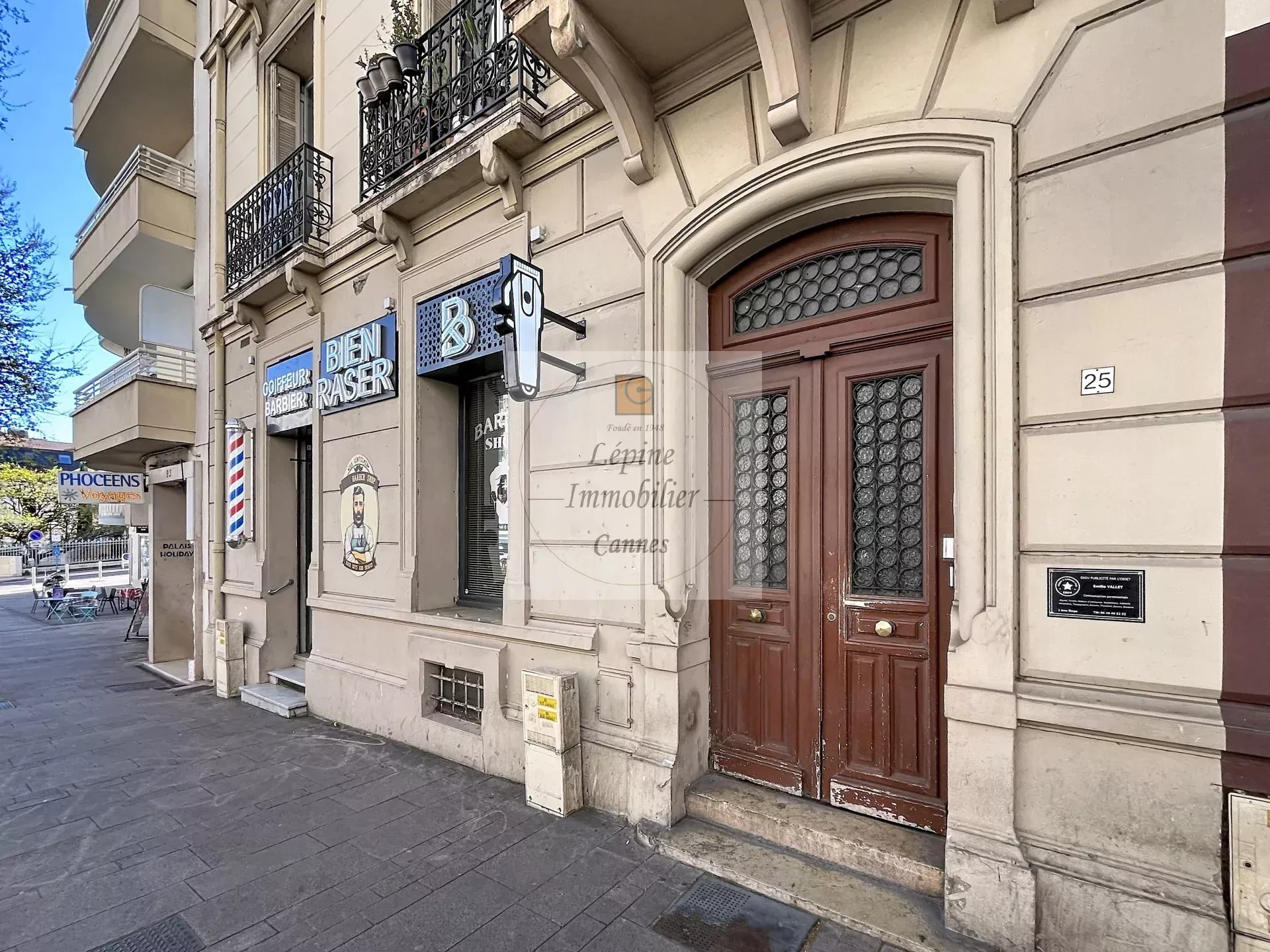 Cannes, Bas Carnot, Studio avec mezzanine, refait à neuf.