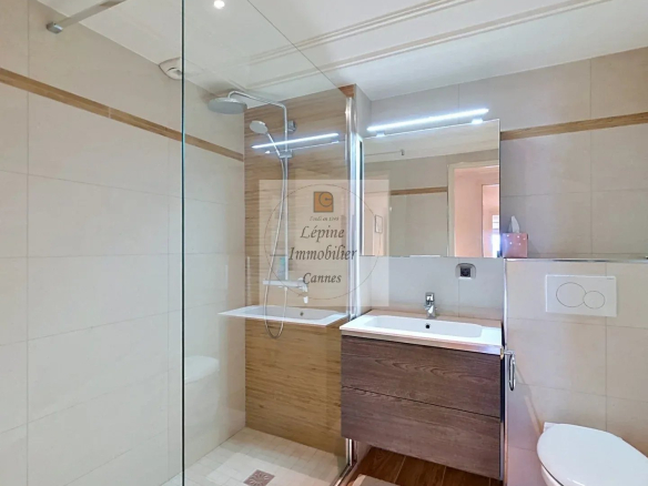 CANNES BASSE CALIFORNIE – 155 M² – TERRASSE 45 M² – VUE MER – DOUBLE GARAGE
