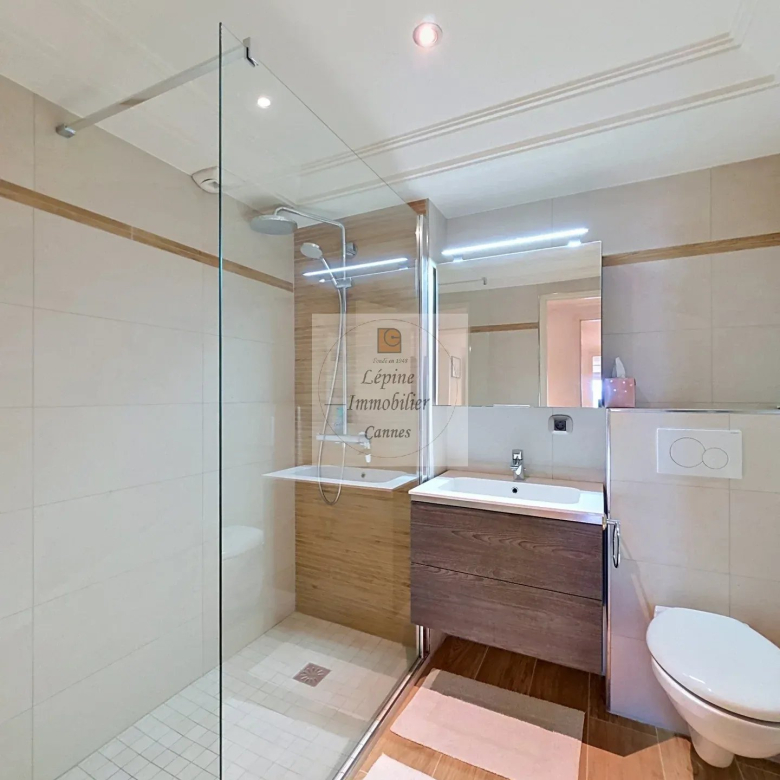 CANNES BASSE CALIFORNIE – 155 M² – TERRASSE 45 M² – VUE MER – DOUBLE GARAGE