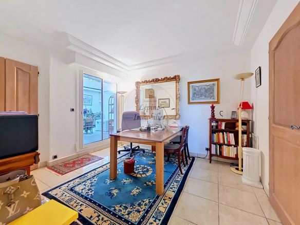CANNES BASSE CALIFORNIE – 4 ROOMS – 45 SQM TERRACE – SEA VIEW – DOUBLE GARAGE