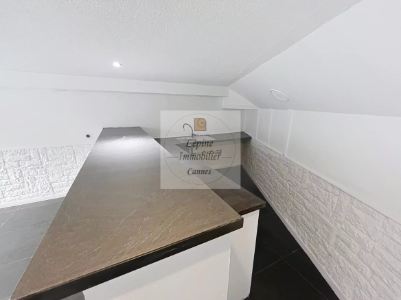 Cannes Bas Suquet, Local commercial de 195m²