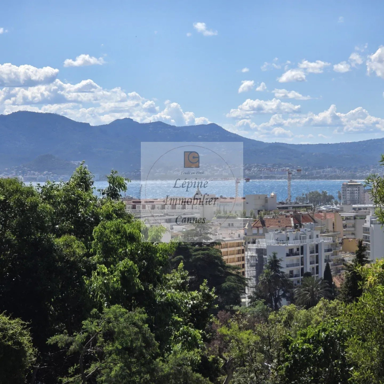 CANNES BASSE CALIFORNIE – 155 M² – TERRASSE 45 M² – VUE MER – DOUBLE GARAGE