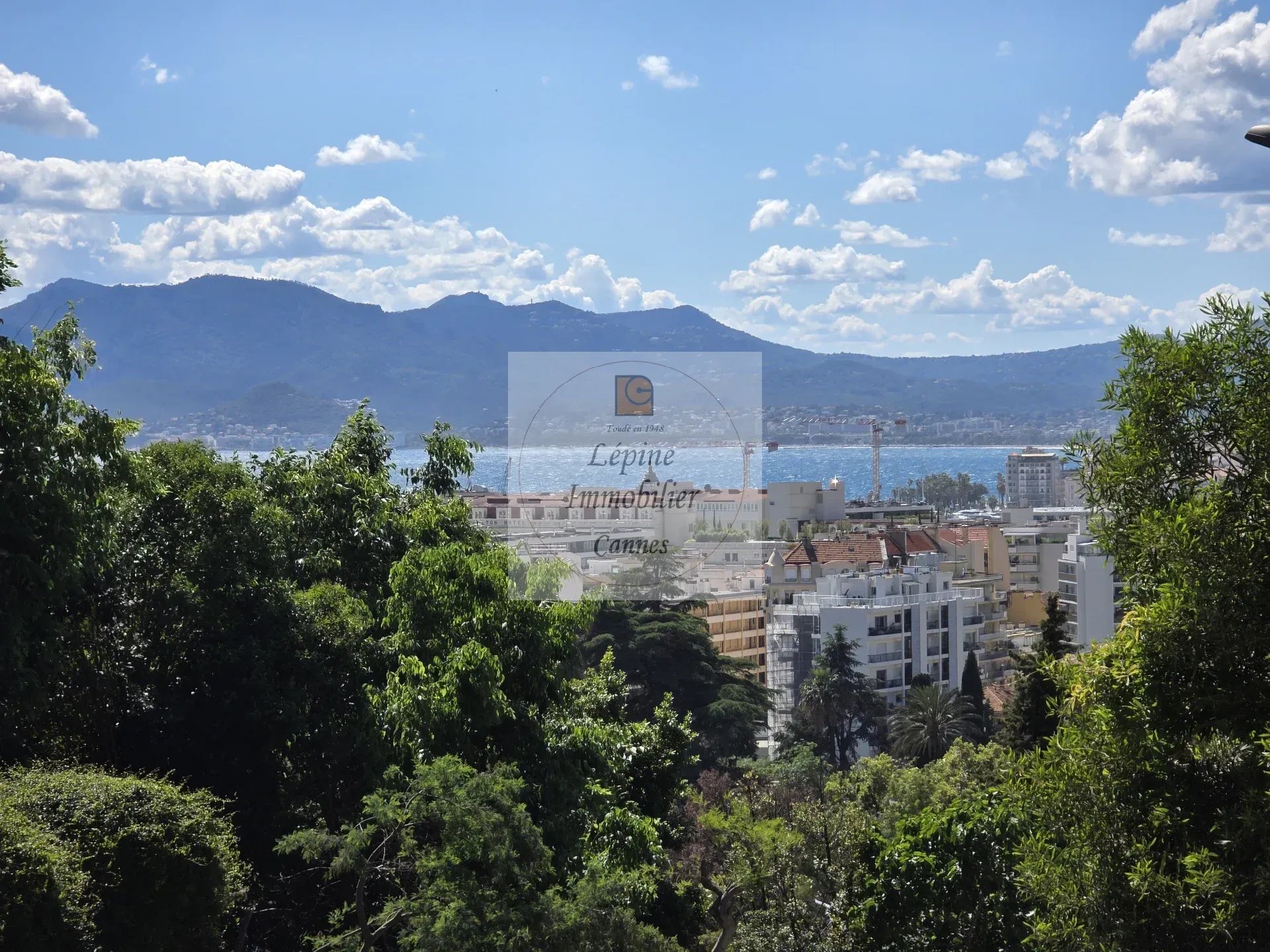 CANNES BASSE CALIFORNIE – 155 M² – TERRASSE 45 M² – VUE MER – DOUBLE GARAGE