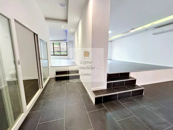 Cannes Bas Suquet, Local commercial de 195m²