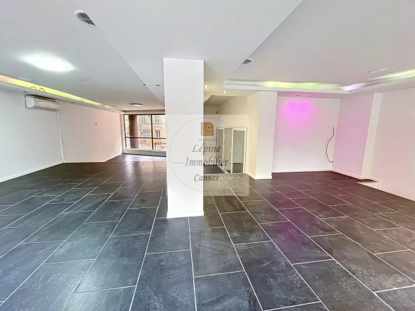 Cannes Bas Suquet, Local commercial de 195m²
