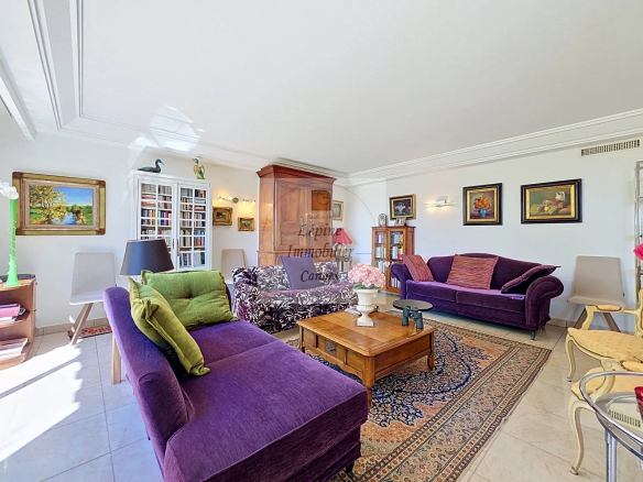 CANNES BASSE CALIFORNIE – 155 M² – TERRASSE 45 M² – VUE MER – DOUBLE GARAGE