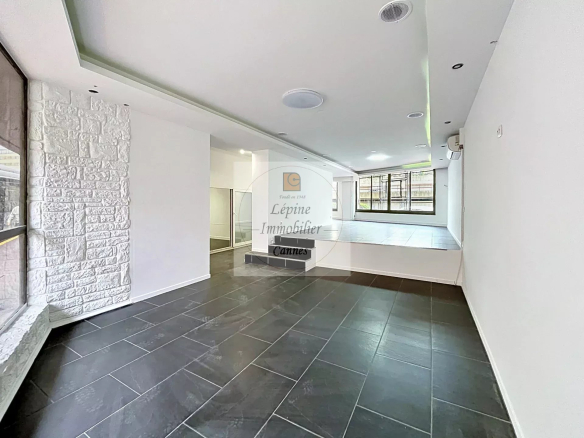 Cannes Bas Suquet, Local commercial de 195m²