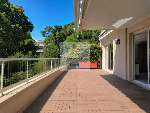 CANNES BASSE CALIFORNIE – 4 ROOMS – 45 SQM TERRACE – SEA VIEW – DOUBLE GARAGE