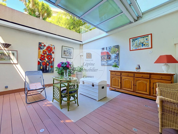CANNES BASSE CALIFORNIE – 155 M² – TERRASSE 45 M² – VUE MER – DOUBLE GARAGE