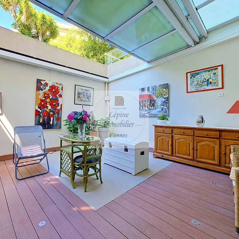 CANNES BASSE CALIFORNIE – 155 M² – TERRASSE 45 M² – VUE MER – DOUBLE GARAGE