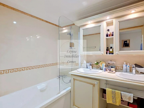 CANNES BASSE CALIFORNIE – 4 ROOMS – 45 SQM TERRACE – SEA VIEW – DOUBLE GARAGE