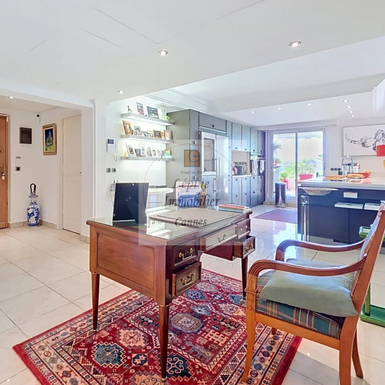 CANNES BASSE CALIFORNIE – 155 M² – TERRASSE 45 M² – VUE MER – DOUBLE GARAGE