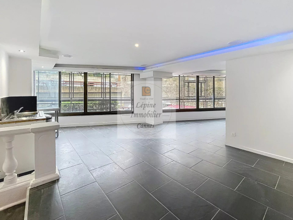 Cannes Bas Suquet, Local commercial de 195m²
