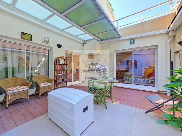 CANNES BASSE CALIFORNIE – 4 ROOMS – 45 SQM TERRACE – SEA VIEW – DOUBLE GARAGE