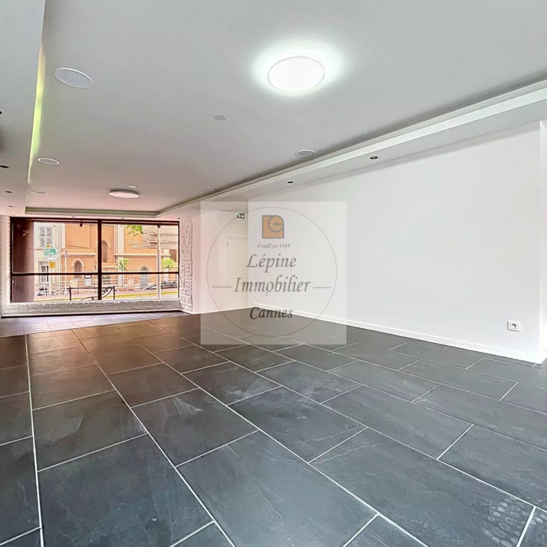 Cannes Bas Suquet, Local commercial de 195m²